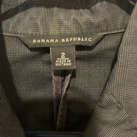 Super cute! Banana Republic- navy blazer - size 2 - Picture 4 of 6